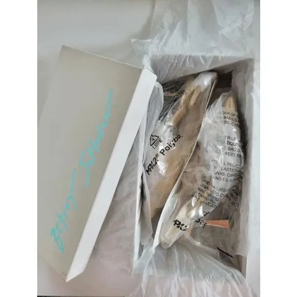 ✨ BETSEY JOHNSON Carli Gold Flower Ornament Pumps MSRP $139 SIZE 6,5 NEW IN BOX - Picture 15 of 17
